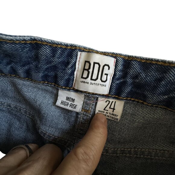BDG Urban Outfitters Mom High Rise Distressed Jeans Women's Sz 24 Blue Denim 90s - Picture 11 of 11